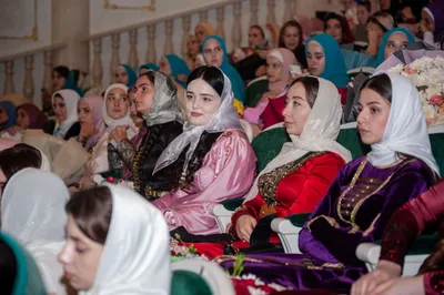 Р. Кадыров: День чеченской женщины - один из самых любимых, радостных и  прекрасных праздников | 15.09.2019 | Грозный - БезФормата