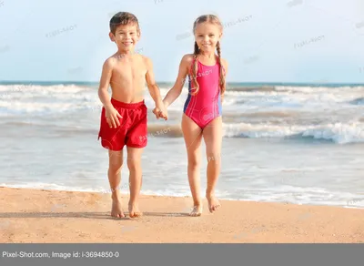 Дети на пляже: фотографии и дресс-код для социальных сетей