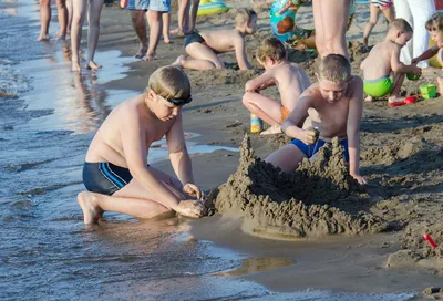 Симпатичные маленькие дети на морском пляже :: Стоковая фотография ::  Pixel-Shot Studio