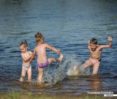 Дети на пляже: что потребуется для полноценного отдыха?