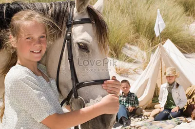 Девушка на море с лошадью | Девушка и лошадь, Лошади, Фото с лошадьми