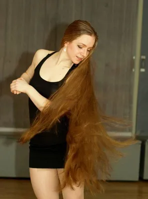 Фото девушек с длинными волосами. Вид со спины | Long hair styles, Long  wavy hair, Hair styles