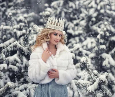 девушка зима много снежинок Стоковое Фото - изображение насчитывающей  снежок, привлекательностей: 11878242