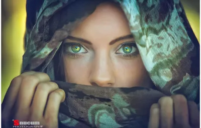 Счастливые красивые рыжие волосы , зеленые глаза кавказская женщина с  идеальной кожей и очаровательная белоснежная улыбка, выгляд Стоковое Фото -  изображение насчитывающей взволнованности, счастливо: 161263062