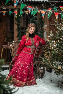 Девичьи и женские русские народные костюмы