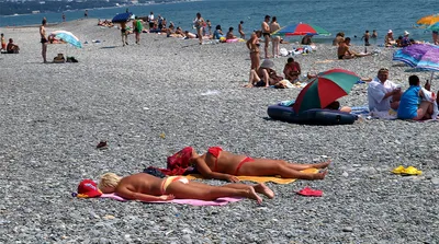 Дикий пляж в Лермонтово 2019, фото отдыха на пляже Лермонтово | Блог ТВИЛ