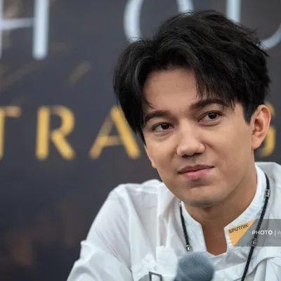 Dimash Kudaibergen on Official pictures from BG on the day of Mount Emei  Music Festival performance (димаш кудайбергенов) | Фотосессия, Певцы, Певец
