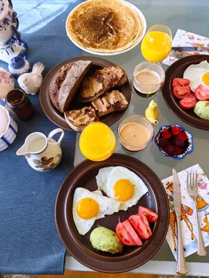 Доброе утро Завтрак в постели Стоковое Изображение - изображение  насчитывающей роскошь, дом: 161334787