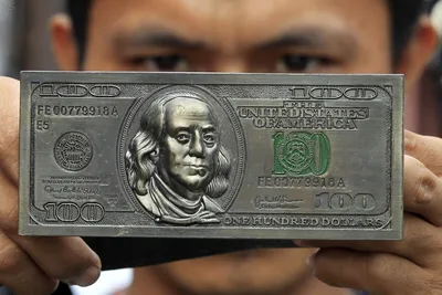 Доллары денег упорки Полный старый стиль печати 100 долларовых банкнот  Bitcoin Стоковое Фото - изображение насчитывающей харт, абстрактно:  145965614