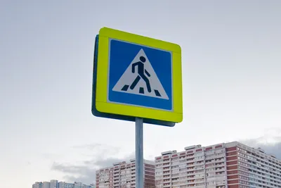 В России уберут уменьшенные дорожные знаки и запретят поворачивать направо  на «красный» — Motor