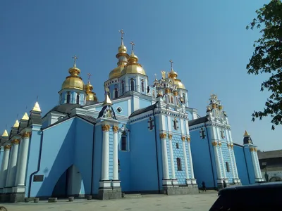 Ракеты и дроны. При ночной атаке на Киев и область погибло два человека —  фотографии с места трагедии Спектр