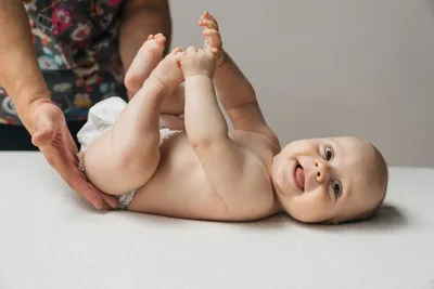 2 месяца ребёнку: развитие, что должен уметь делать в этом возрасте?