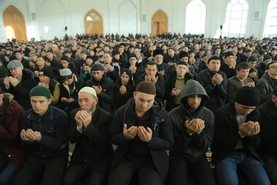 Более 40 тысяч верующих. Как прошел первый пятничный намаз в новой мечети в  Душанбе | Новости Таджикистана ASIA-Plus