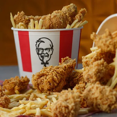 Аппетитное изображение кружки с картофельными ломтиками из KFC