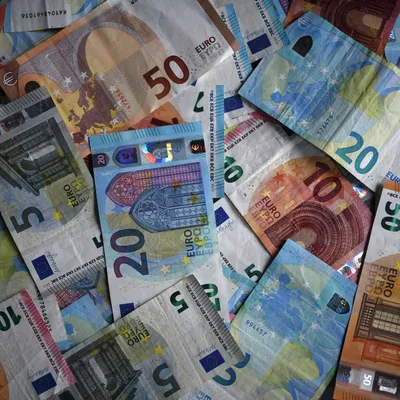 ЕЦБ показал обновленные банкноты евро — РБК