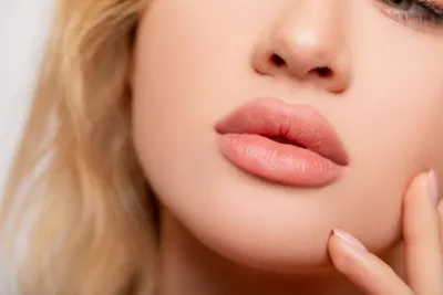 Красивая форма губ - идеальные губы. В перманентном макияже приняты  научно-статистические параметры губ, которые характеризуют \"идеальную\"… |  Instagram