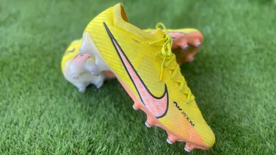 Подбираем бутсы Nike под стиль игры: Nike Mercurial