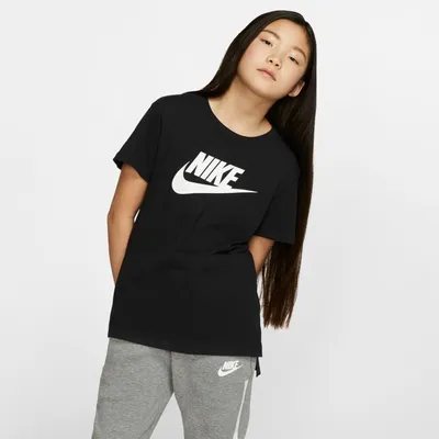 Футболка для девочки Nike G NSW Tee DPTL Basic Futura - black/white –  купить за 3 000 руб | ТЕННИСНЫЙ МАГАЗИН TENNIS-24.RU