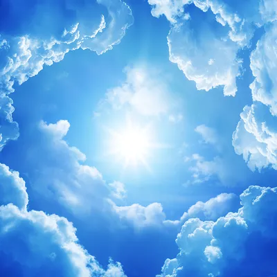 Яркое солнце в голубом небе Стоковое Изображение - изображение  насчитывающей буры, знамени: 135668031