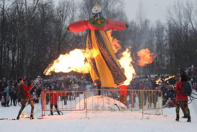Огромное чучело Масленицы в Белогорске изготовят за два дня и сожгут за  минуту