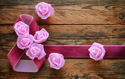 Обои на рабочий стол Розовые тюльпаны и надпись поздравляем с 8 марта, обои  для рабочего стола, скачать обои, обои бесплатно