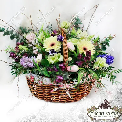 Подарочная цветочная корзина к 8 Марта «Все краски утра» © Цветы60.рф