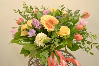 Какие цветы лучше и выгоднее купить на 8 марта: отвечает флорист — Сноб