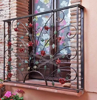 Купить Кованый французский балкон с выпуклым классическим симметричным  узором ручной работы за 45 500 руб у производителя \"Знатная ковка\"