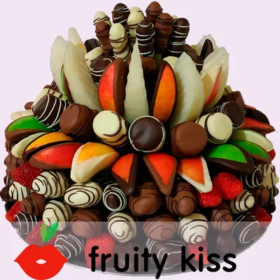 Купить торт из свежих фруктов в шоколаде \"Сладкий праздник №5\" в Москве