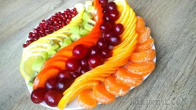 Спелые фрукты на столе крупным планом. Яблоки, груши, сливы Stock-Foto |  Adobe Stock