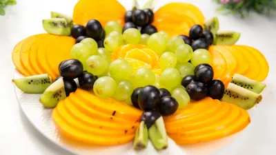 Осенние фрукты, осенние органические фрукты на столе Стоковое Изображение -  изображение насчитывающей лакомка, груша: 157918627
