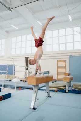 Девушка, гимнастка, растяжка - Обои на рабочий стол — скачай бесплатно