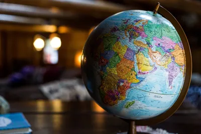 Мир Глобус В Географической — стоковые фотографии и другие картинки Глобус  - Глобус, Северное полушарие, Азия - iStock