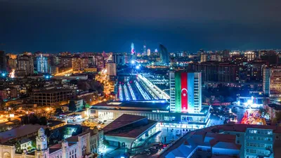 Баку, Старый город и современный небоскреб, Азербайджан Стоковое  Изображение - изображение насчитывающей красивейшее, развилки: 156594925