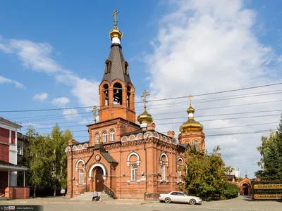 Знаменитые буквы \"Барнаул - город орденоносный\" снимают с крыши дома на пр.  Красноармейском