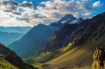 ✈ В какие горы идти: 6 вершин в России, которые так и хочется покорить