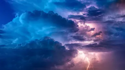Дождь И Гроза В Драматическом Небе — стоковые фотографии и другие картинки  Молния - Молния, Грозовая туча, Гроза - iStock