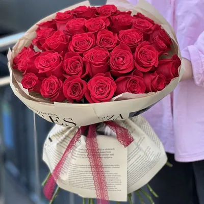 Купить букет невесты из 15 красных роз «Яркая жизнь» в Перми