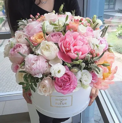 Красивый букет с орхидеями, розами и экзотикой \"Румяная заря\" по цене 15980  руб - купить в Москве с доставкой