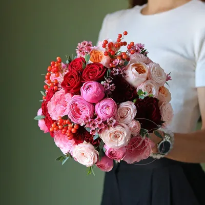 Яркий букет для яркой невесты + бутоньерка для жениха в подарок - Доставка  свежих цветов в Красноярске