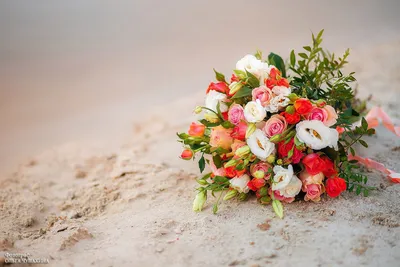Красивый букет невесты на стуле в стиле Fine Art. | Осенние свадебные  цветы, Свадьба осенью букеты, Весенние свадебные цветы