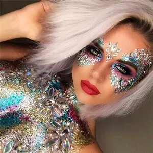 Новогодний макияж 2021 - мастер-классы и фото-идеи для шикарного праздника  | Rave makeup, Pinterest makeup, Makeup looks