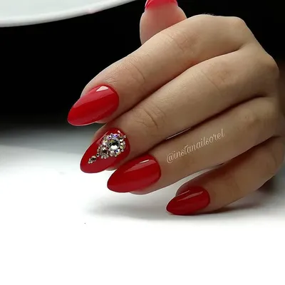 Снятый красивый маникюр с стразами на женских пальцах Дизайн ногтей  Конец-вверх Стоковое Фото - изображение насчитывающей перст, элегантность:  93532624
