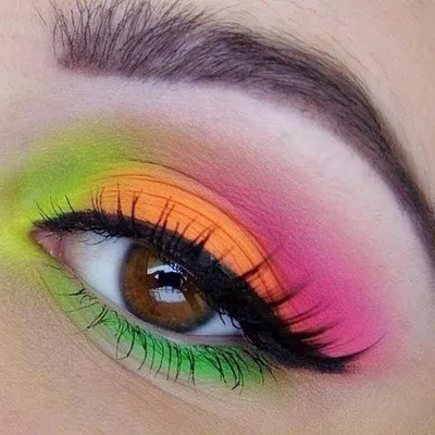 Красивый макияж глаз из цветов и …» — создано в Шедевруме
