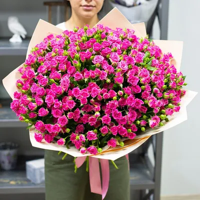 Букет из 21 ярко-розовой розы - купить с доставкой по Киеву, лучшая цена на  Букет из 21 ярко-розовой розы на сайте цветов с доставкой Флорен