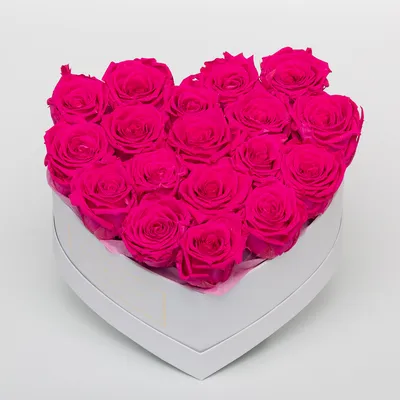 Букет 19 ярко-розовых роз в коробке сердечком - Luxury Roses Спб