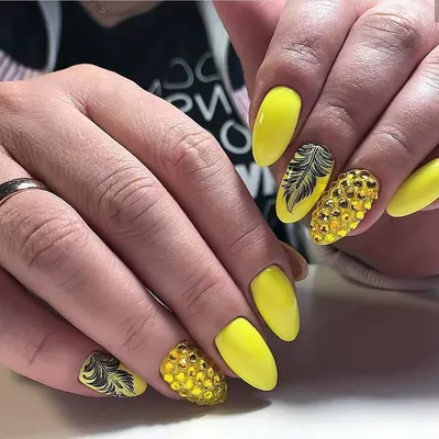 Ярко-желтый маникюр: симпатичные идеи, современный дизайн ногтей 2022, фото  | Идеи красоты | Дзен