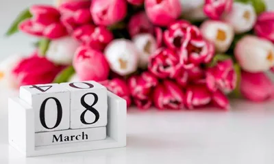 100+ идей, что подарить женщине на 8 Марта 2024: список оригинальных и  необычных подарков