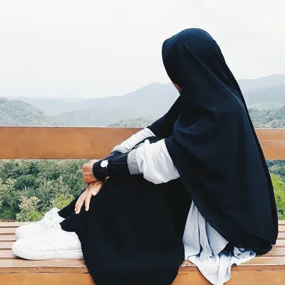 Почему арабские женщины закрывают лицо?