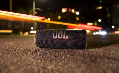 JBL Flip 5 Review: A Rich-Sounding Speaker with a Hefty Price
